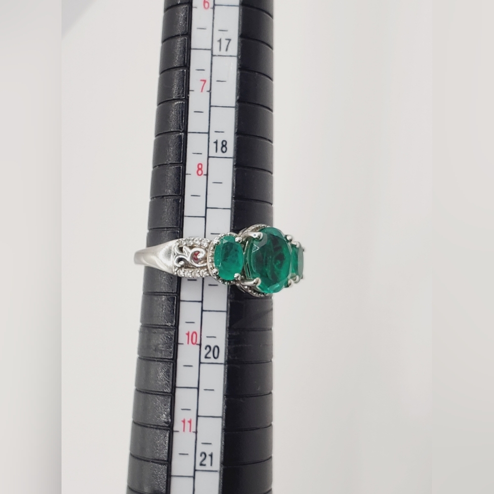 Emerald Green Quartz Ring - Picture 6 of 8